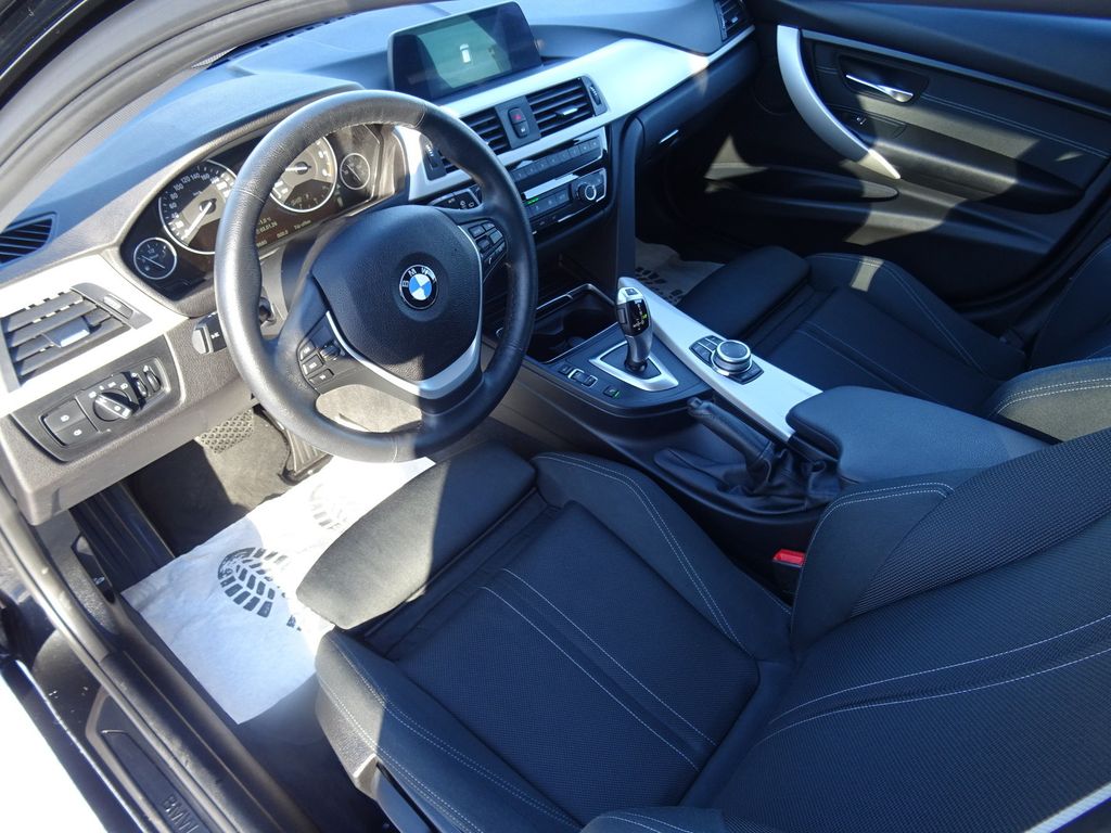 BMW 318 2019