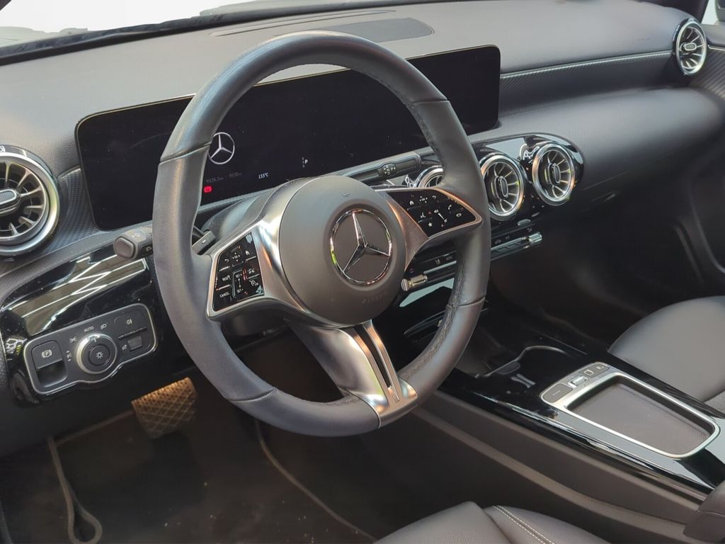 Mercedes-Benz A 180 2024