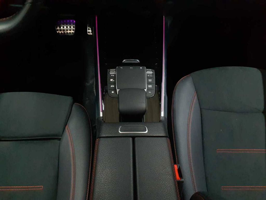 Mercedes-Benz GLB 200 2023
