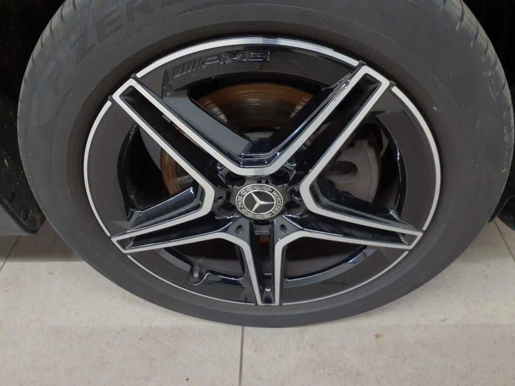 Mercedes-Benz GLB 200 2023