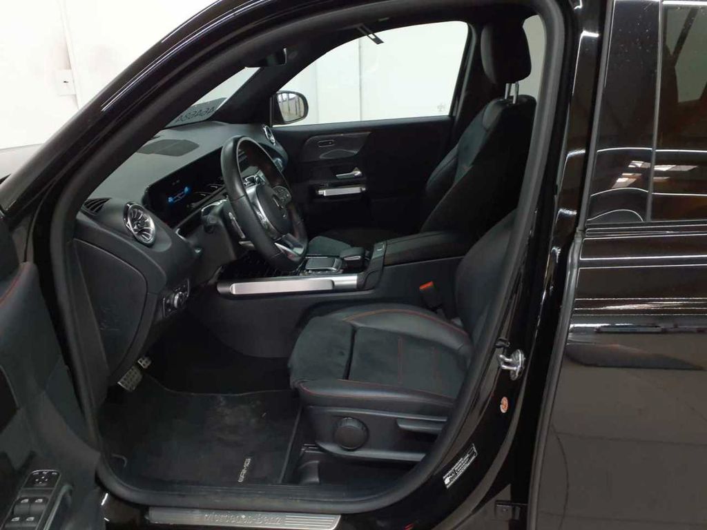 Mercedes-Benz GLB 200 2023