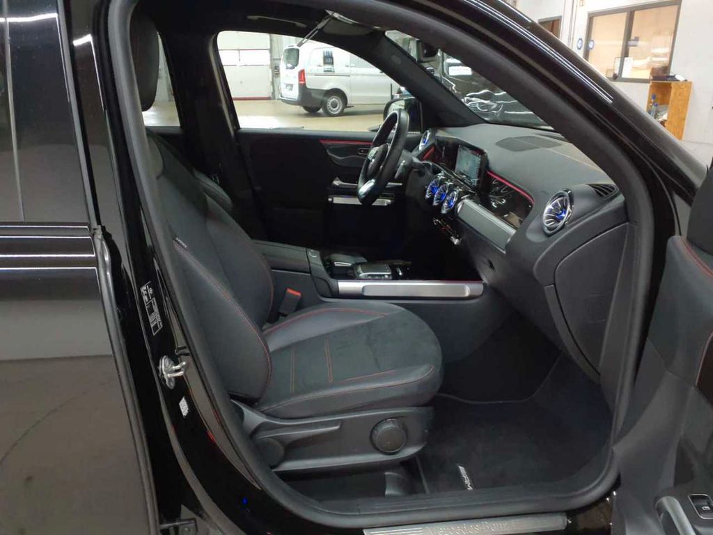 Mercedes-Benz GLB 200 2023