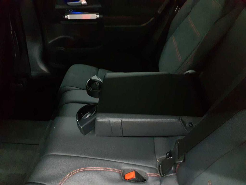 Mercedes-Benz GLB 200 2023