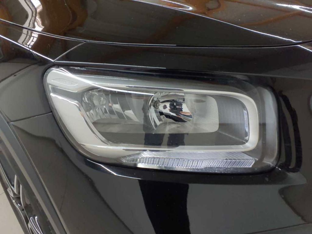 Mercedes-Benz GLB 200 2023