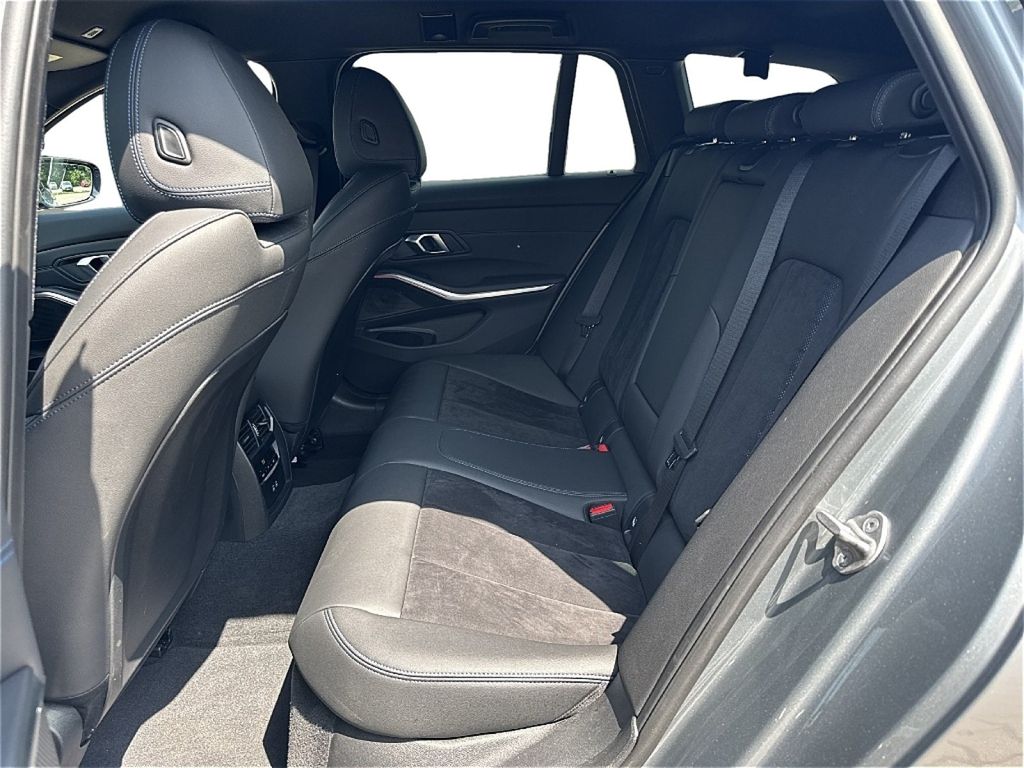 BMW 318 2024