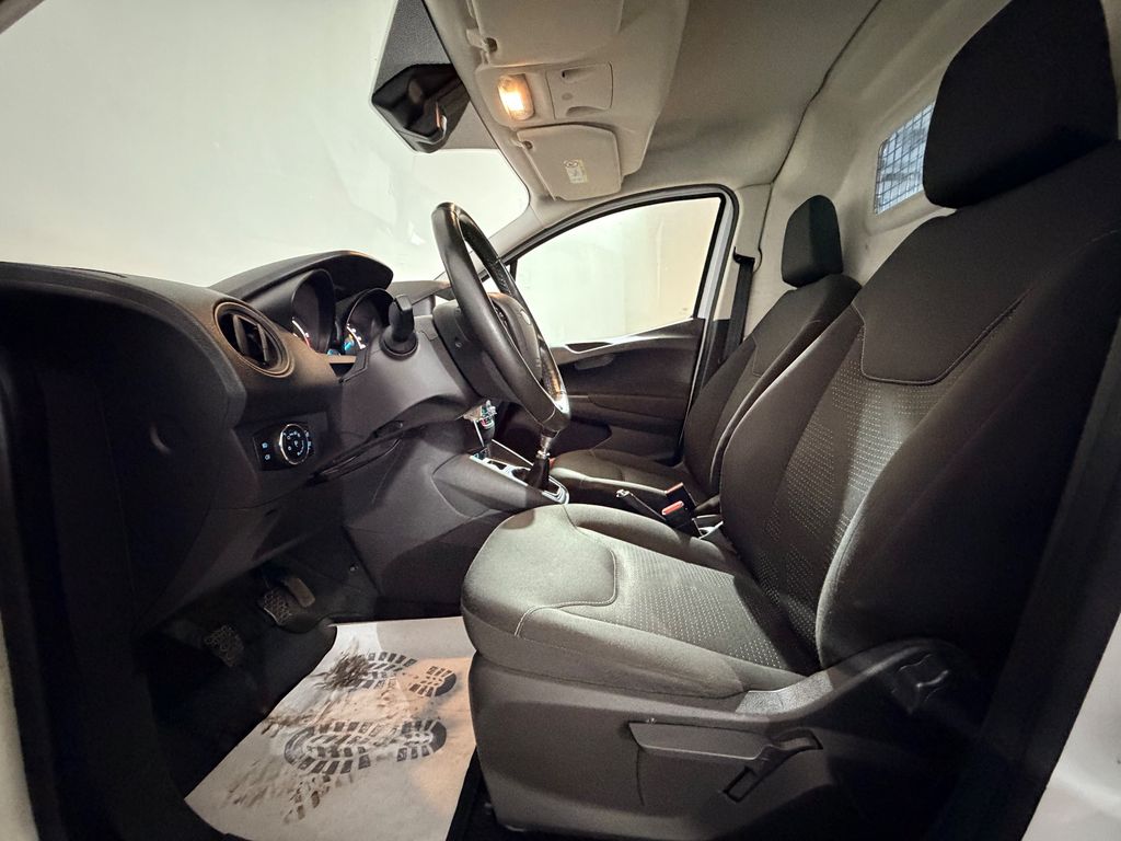 Ford Transit Courier 2021