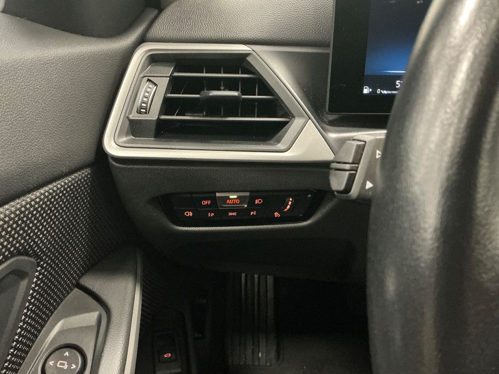 BMW 318 2024