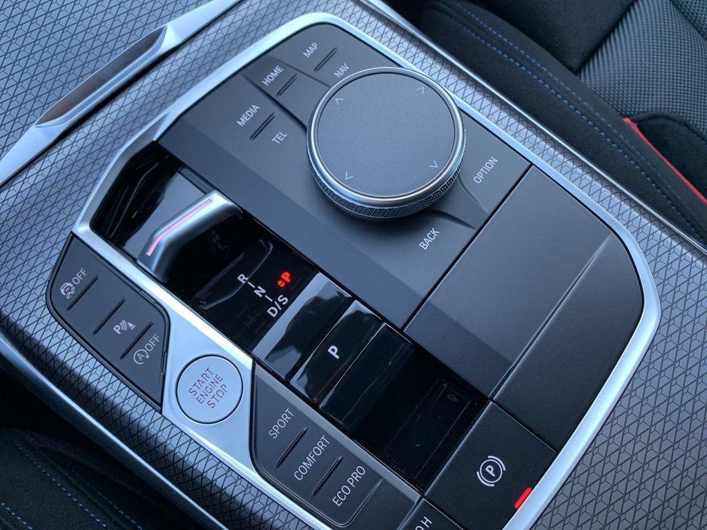 BMW 318 2024