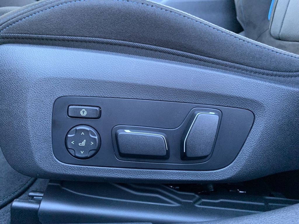 BMW 318 2024