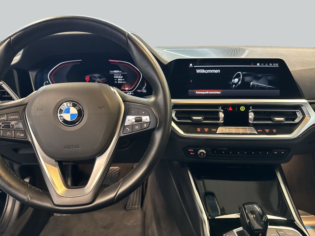 BMW 318 2021