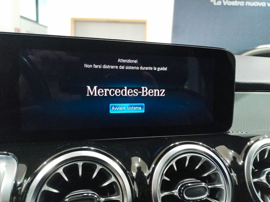 Mercedes-Benz GLB 180 2021