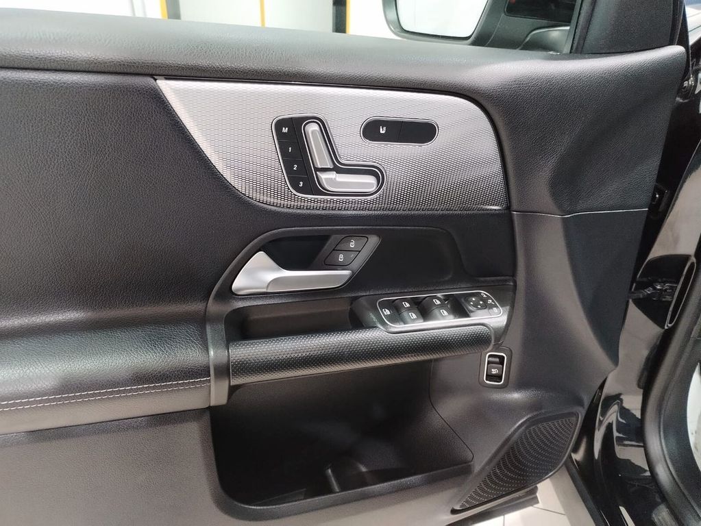 Mercedes-Benz GLB 180 2021