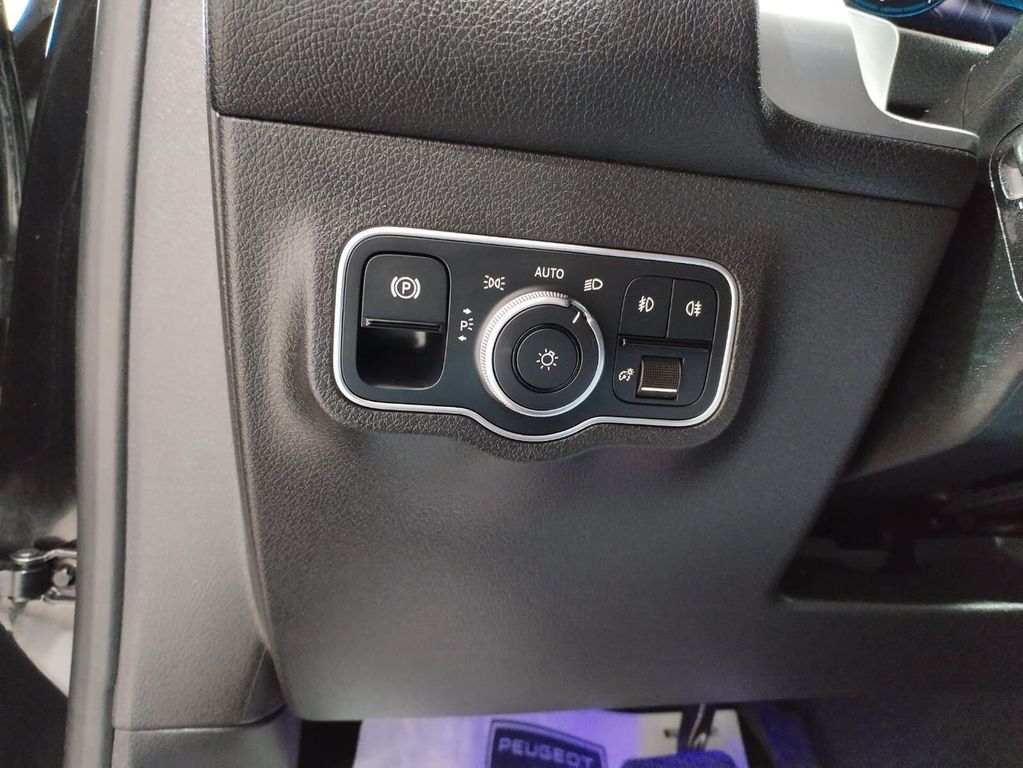 Mercedes-Benz GLB 180 2021