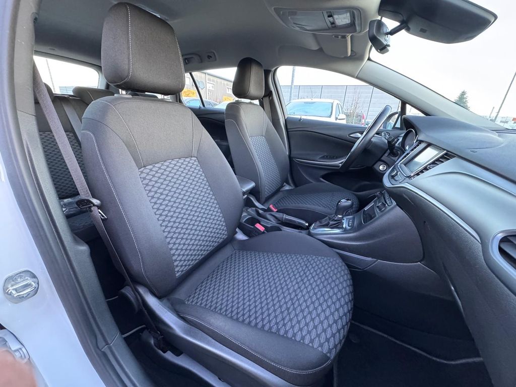 Opel Astra 2021
