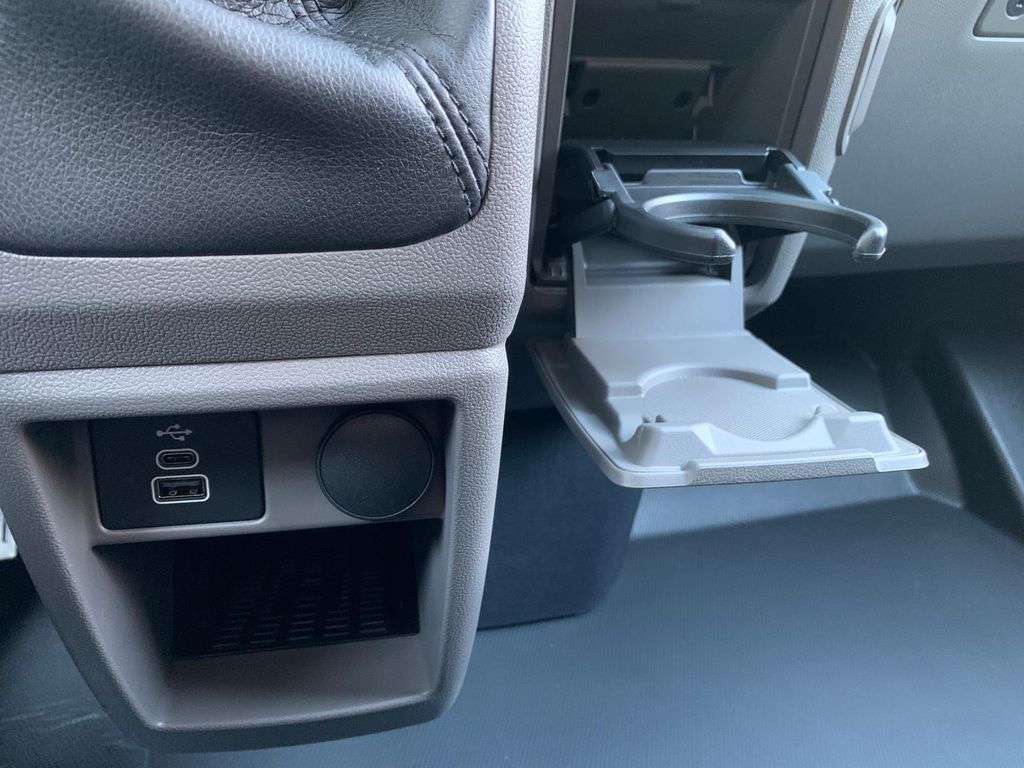 Volkswagen T7 Transporter 2025