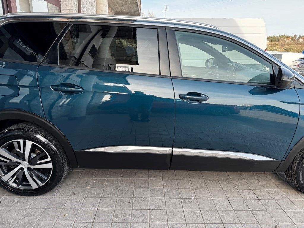 Peugeot 5008 2023