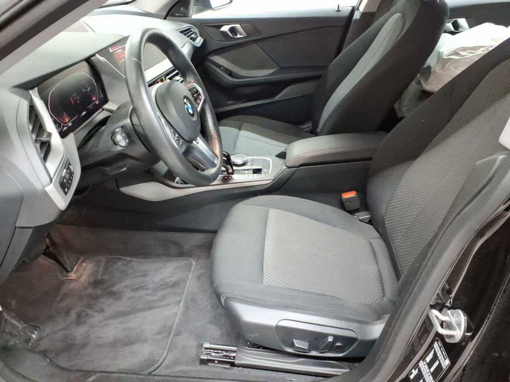 BMW 218 2023