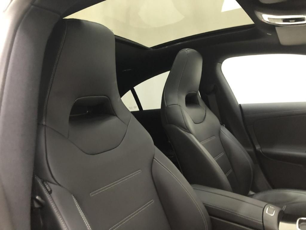 Mercedes-Benz CLA 180 2023