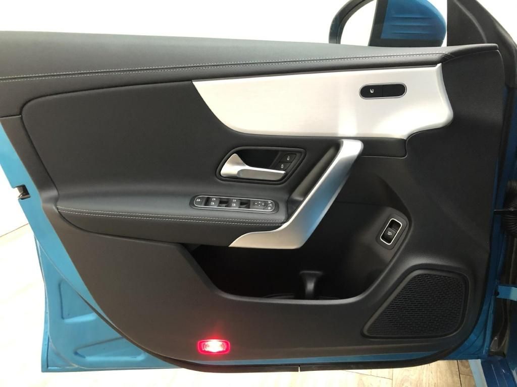 Mercedes-Benz CLA 180 2023