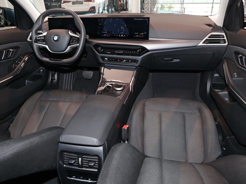 BMW 318 2025