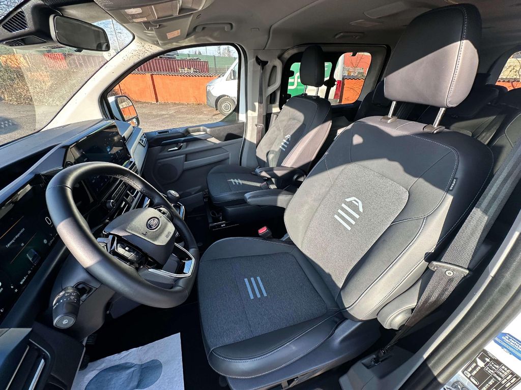Ford Tourneo Custom 2025