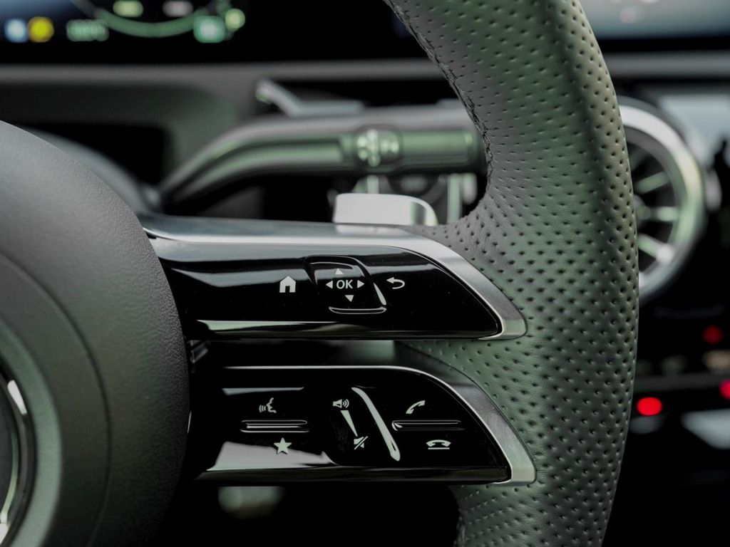 Mercedes-Benz CLA 180 2025