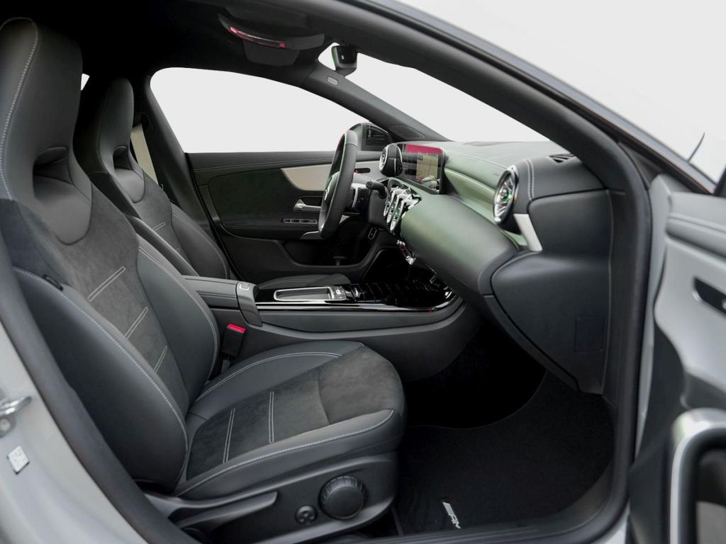 Mercedes-Benz CLA 180 2025