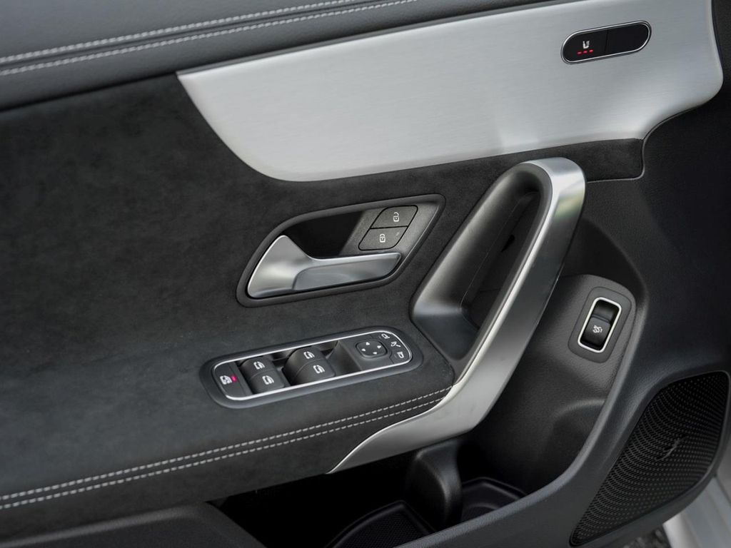 Mercedes-Benz CLA 180 2025