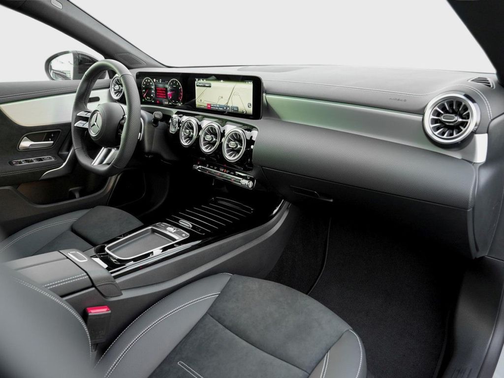 Mercedes-Benz CLA 180 2025