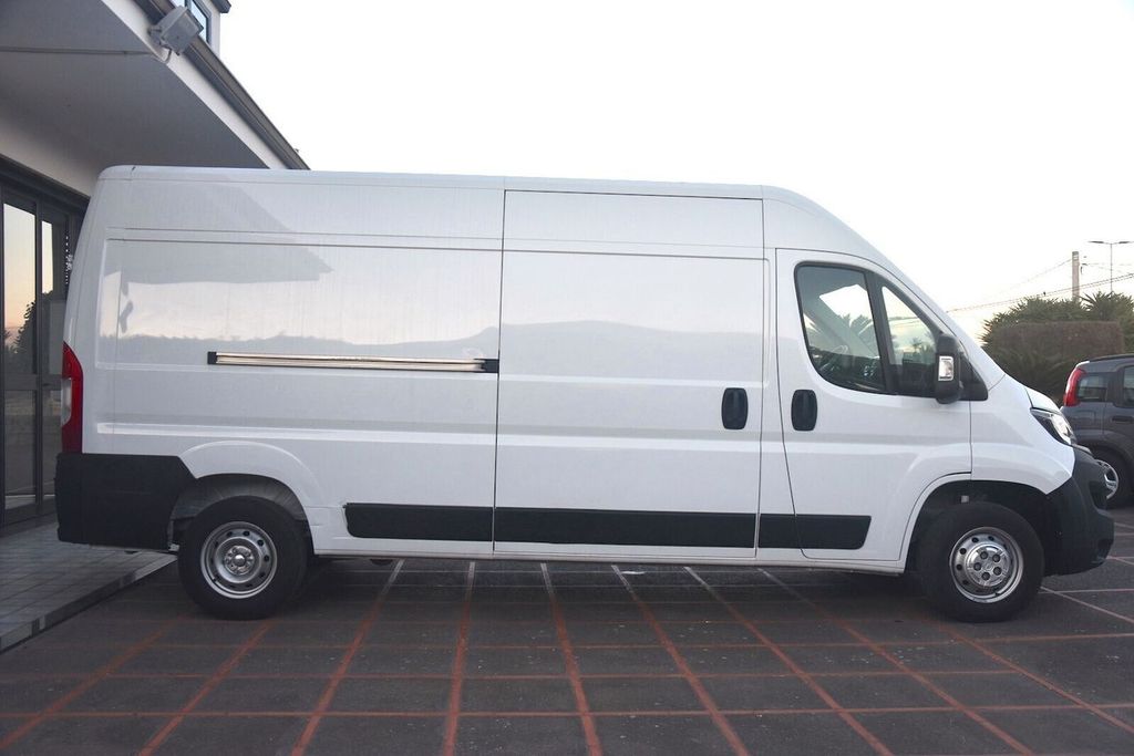 Opel Movano 2024