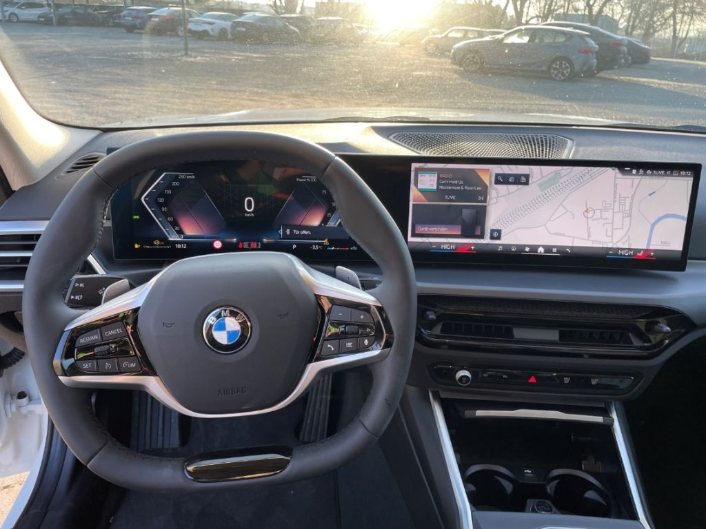 BMW 318 2025