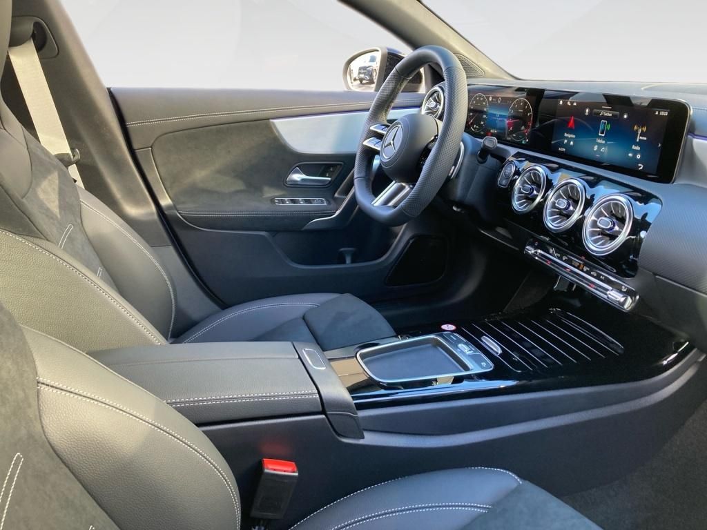 Mercedes-Benz CLA 180 2026