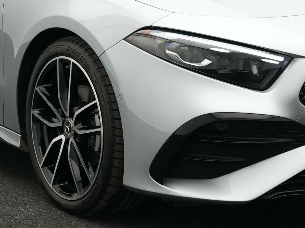 Mercedes-Benz A 200 2025