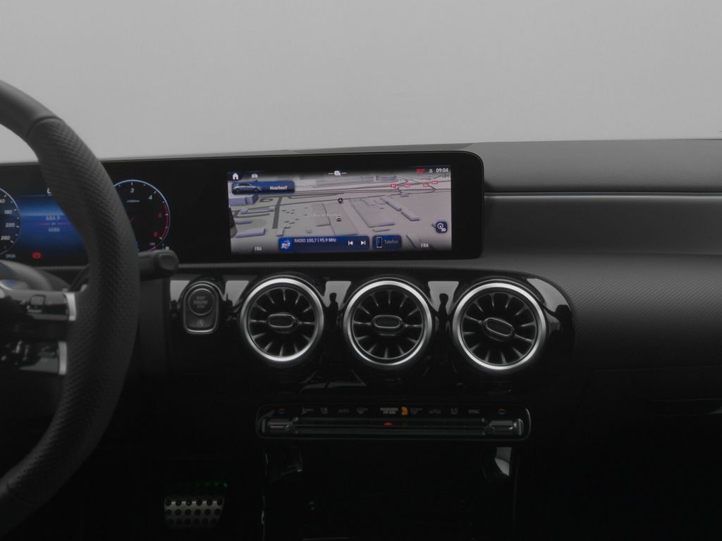 Mercedes-Benz A 200 2025