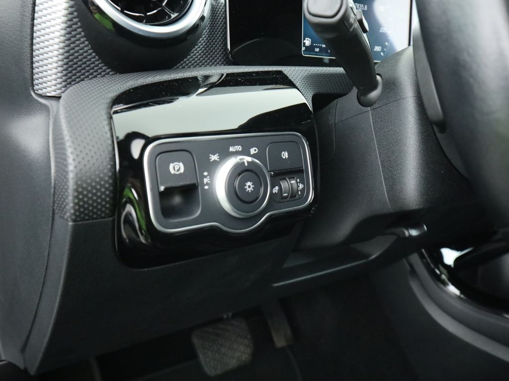Mercedes-Benz A 180 2023