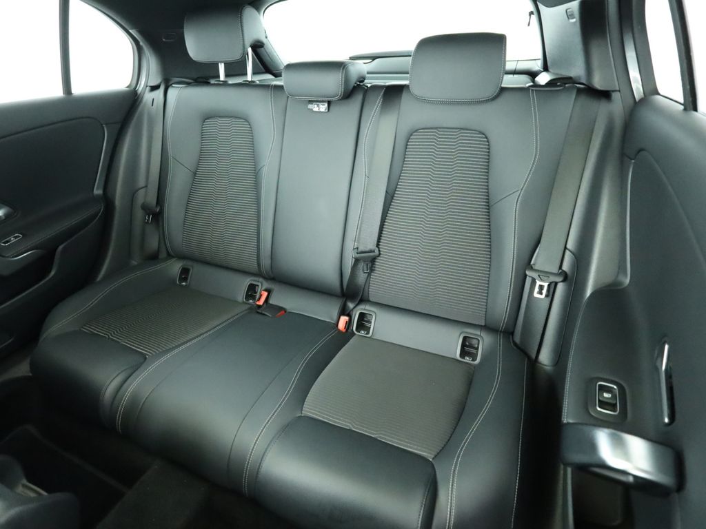 Mercedes-Benz A 180 2023