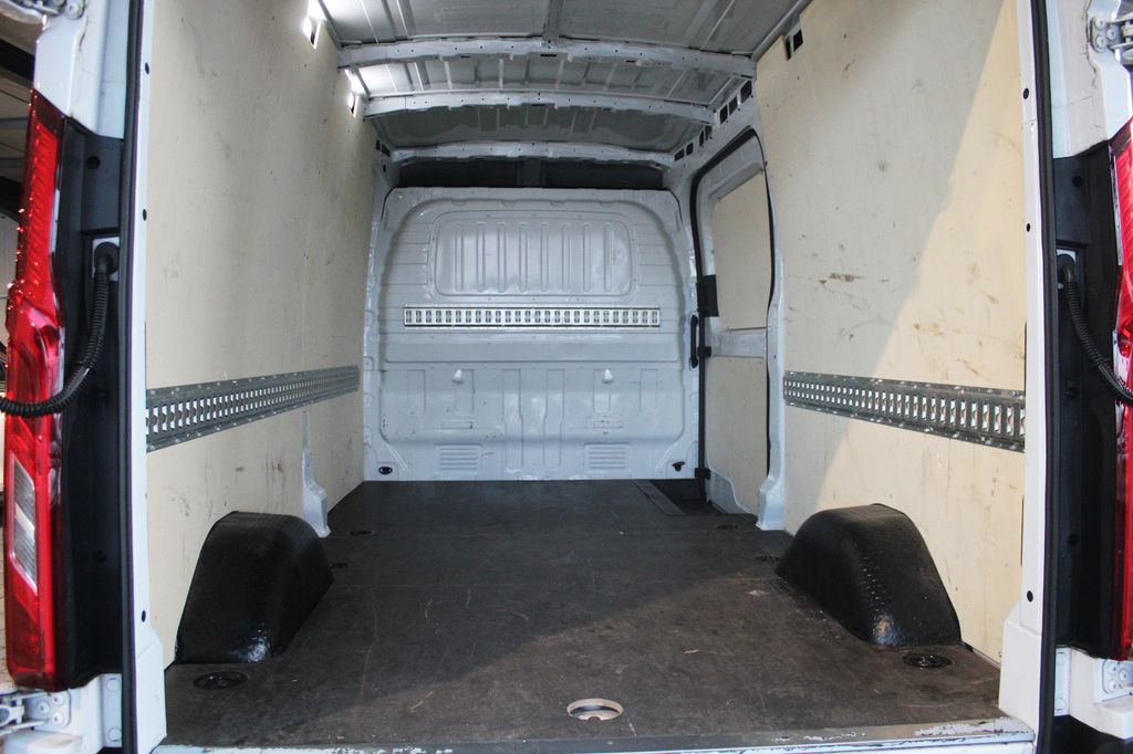 Maxus Deliver 9 2023