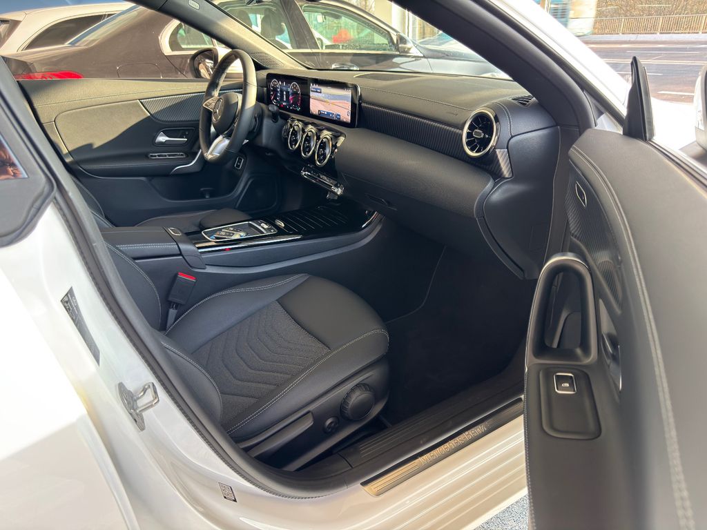 Mercedes-Benz CLA 180 2024