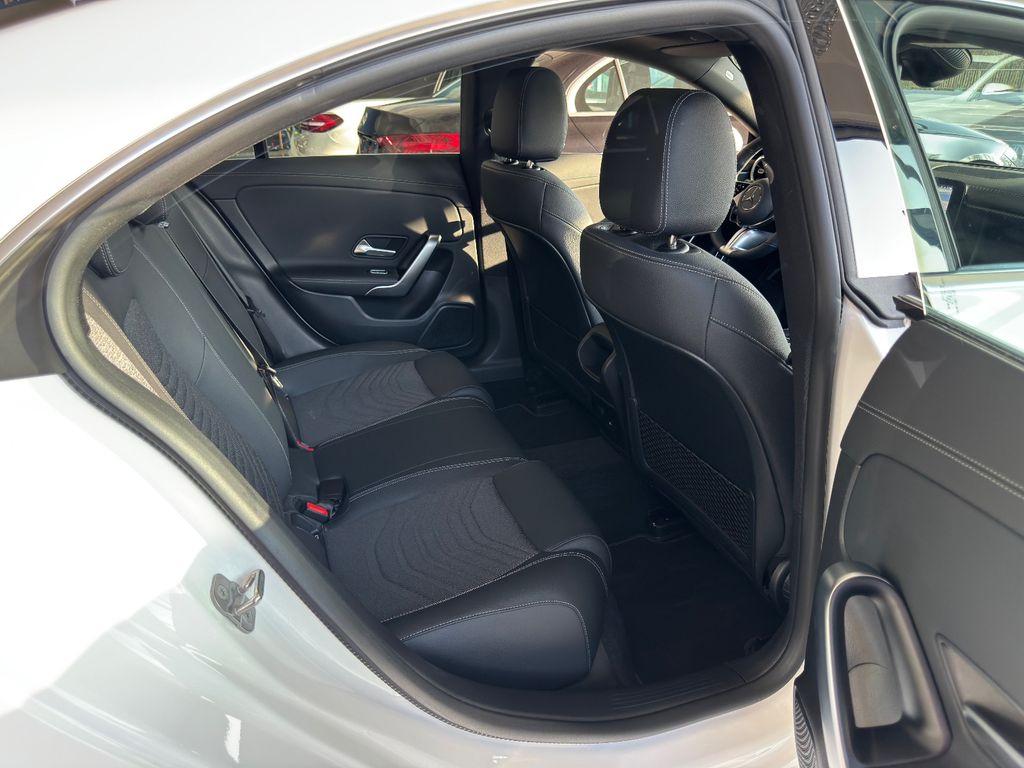 Mercedes-Benz CLA 180 2024