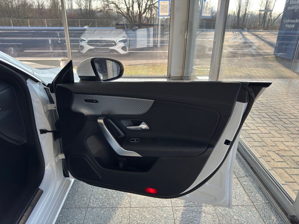 Mercedes-Benz CLA 180 2024