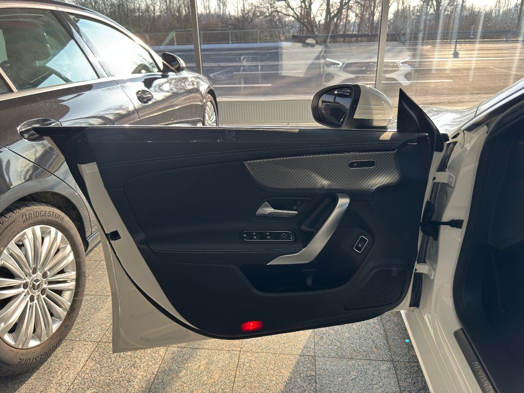 Mercedes-Benz CLA 180 2024