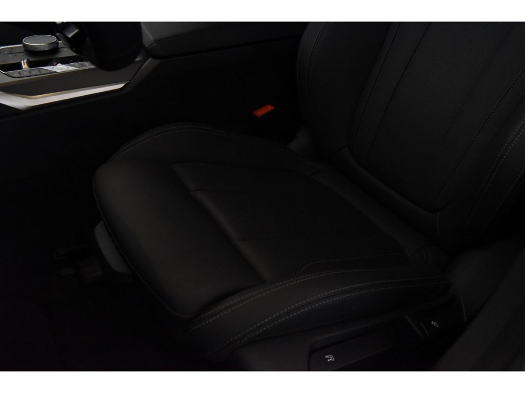 BMW 318 2025