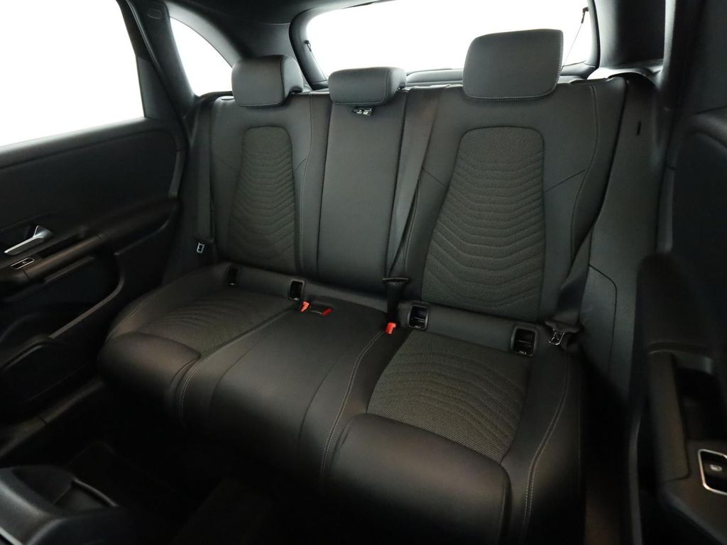Mercedes-Benz B 180 2023
