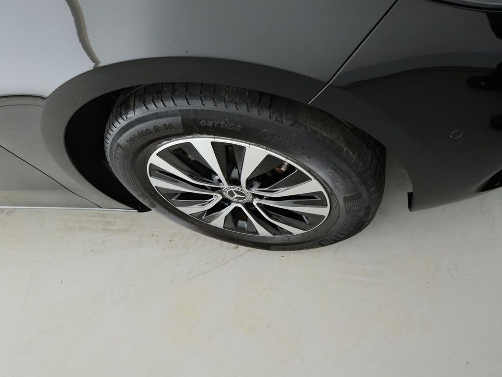 Mercedes-Benz B 180 2023