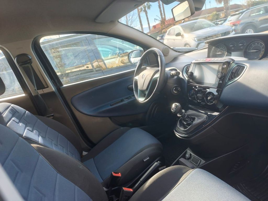 Lancia Ypsilon 2024
