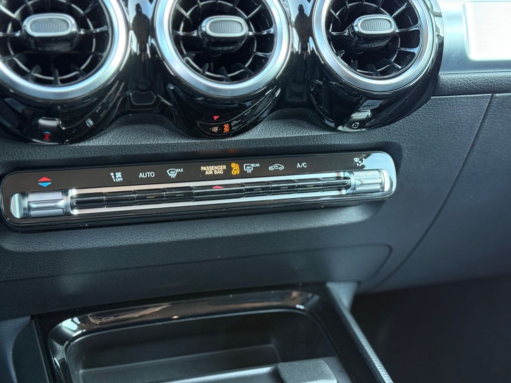 Mercedes-Benz GLB 200 2022