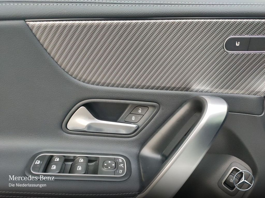 Mercedes-Benz CLA 180 2025