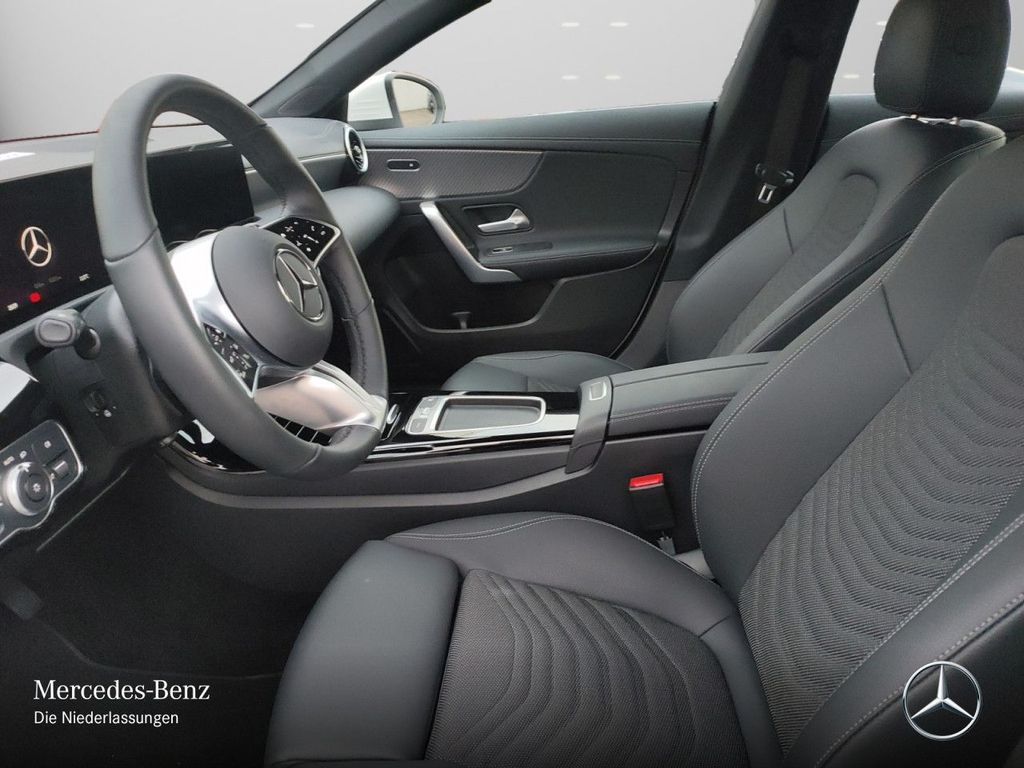 Mercedes-Benz CLA 180 2025