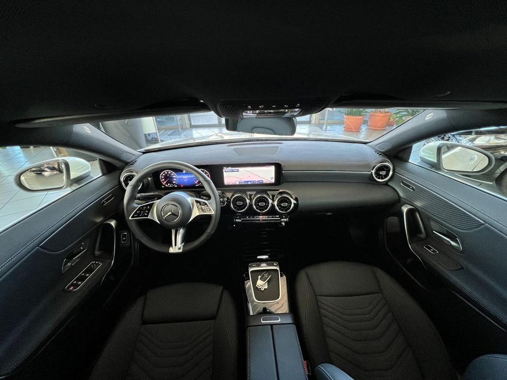 Mercedes-Benz CLA 180 2025