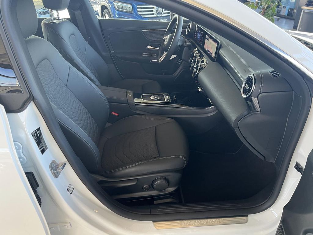 Mercedes-Benz CLA 180 2025